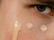 6 Cara Cegah Oksidasi Akibat Foundation, Biar Make Up Tetap On Point