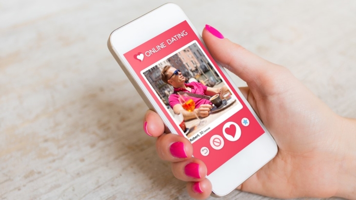 Pada Januari 2020, Tinder menambahkan fitur tombol panik (Foto: 123RF/prykhodov)
