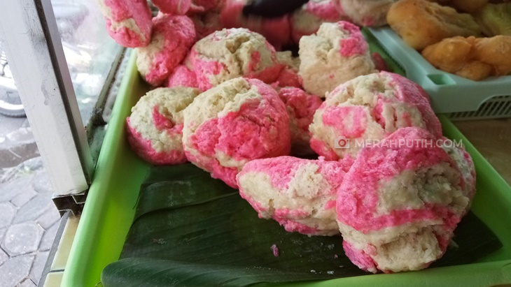 Kue Moho yang Mengandung Makna Rezeki yang Melimpah