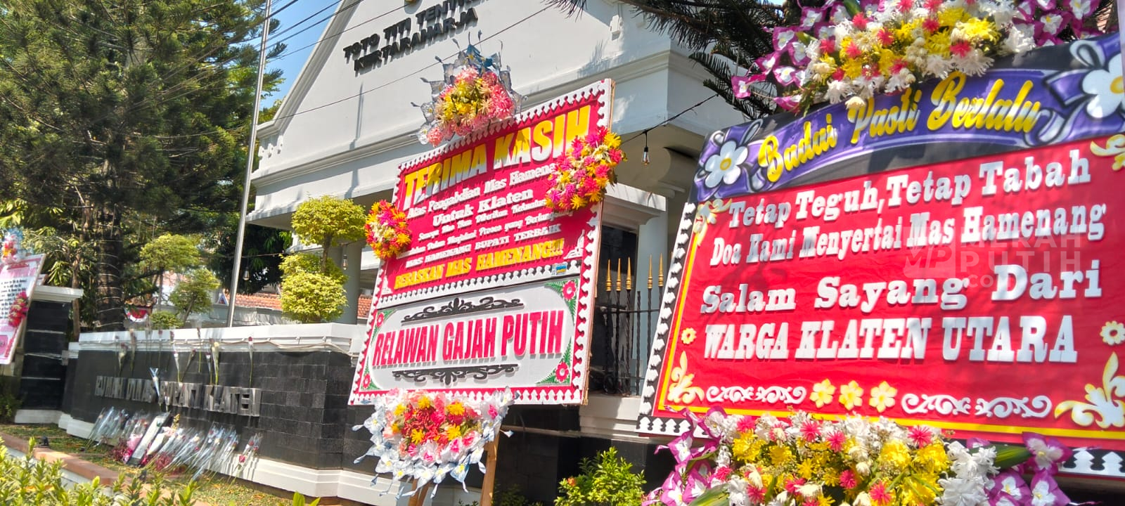 OTT KPK Bupati Klaten, Rumah Dinas Hamenang Dipenuhi Karangan Bunga