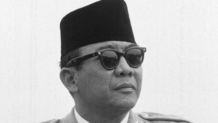 Alasan Soekarno Selalu Memakai Peci Miring
