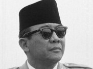 Alasan Soekarno Selalu Memakai Peci Miring