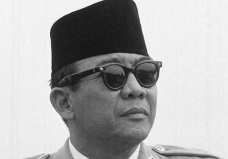 Alasan Soekarno Selalu Memakai Peci Miring