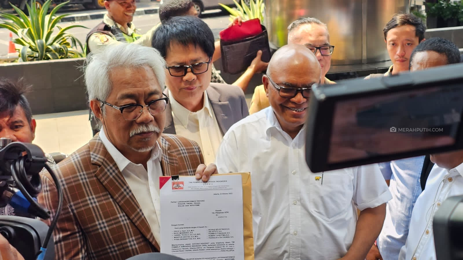 Jokowi, Anwar Usman, hingga Gibran Dilaporkan ke KPK Atas Dugaan Nepotisme