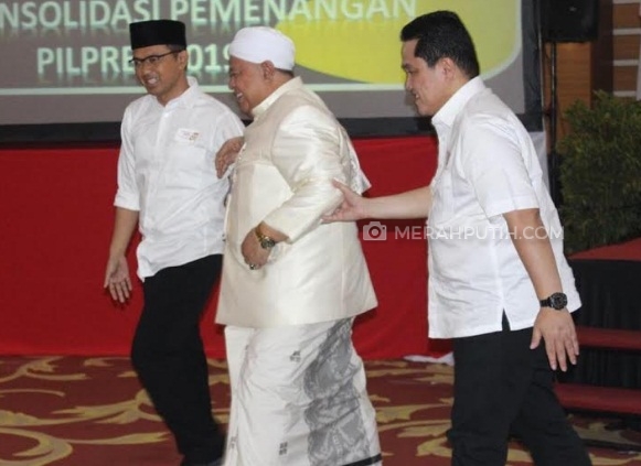 Tiru Jokowi, Erick Thohir Memapah Ulama Kharismatik Jawa Barat