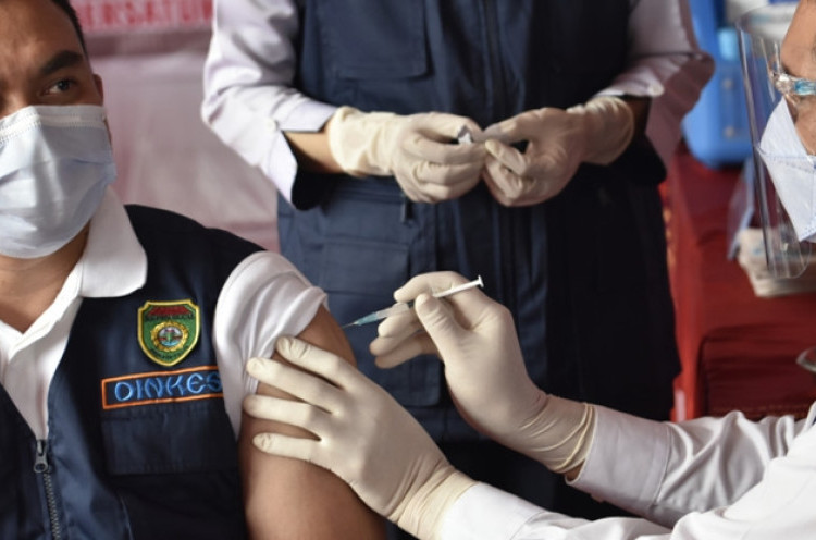 Pekan Ini, Tenaga Kesehatan di Surabaya Terima Vaksin Dosis Ketiga