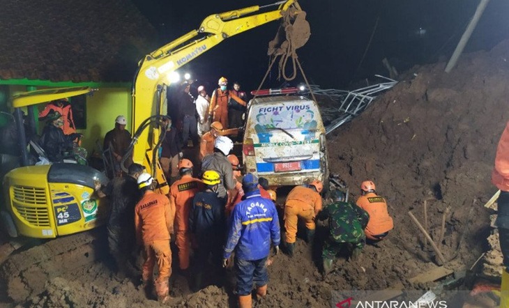 Tragis, Danramil Cimanggung dan Warga Tewas Terkena Longsor Susulan di Sumedang