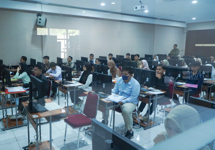 Ratusan Ribu Peserta Gagal SNBT, Komisi X DPR Beri Rekomendasi Universitas Swasta