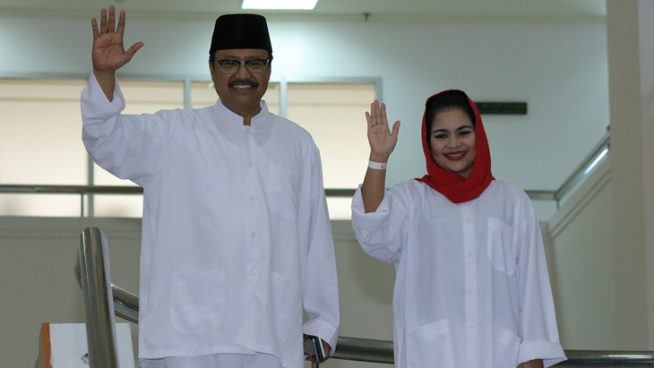 Pasangan bakal calon Gubernur dan Wakil Gubernur Jawa Timur Saifullah Yusuf (kiri) dan Puti Guntur Soekarno (kanan)