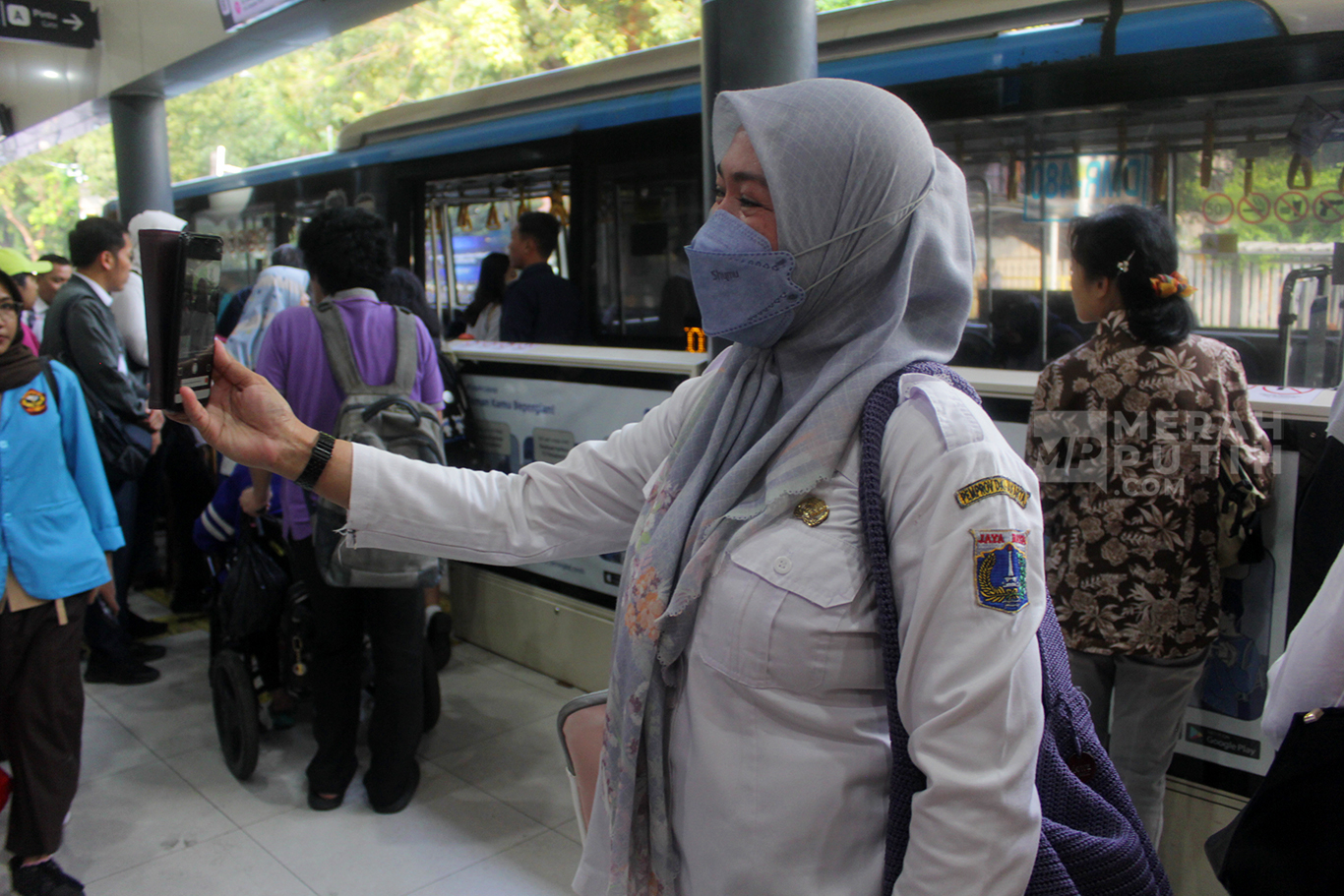 Hari Pertama Pegawai ASN DKI Jakarta Kerja Naik Transportasi Umum Setiap Hari Rabu