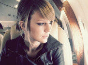 Ditunjukkan Foto Saat Dilecehkan, Taylor Swift Menangis