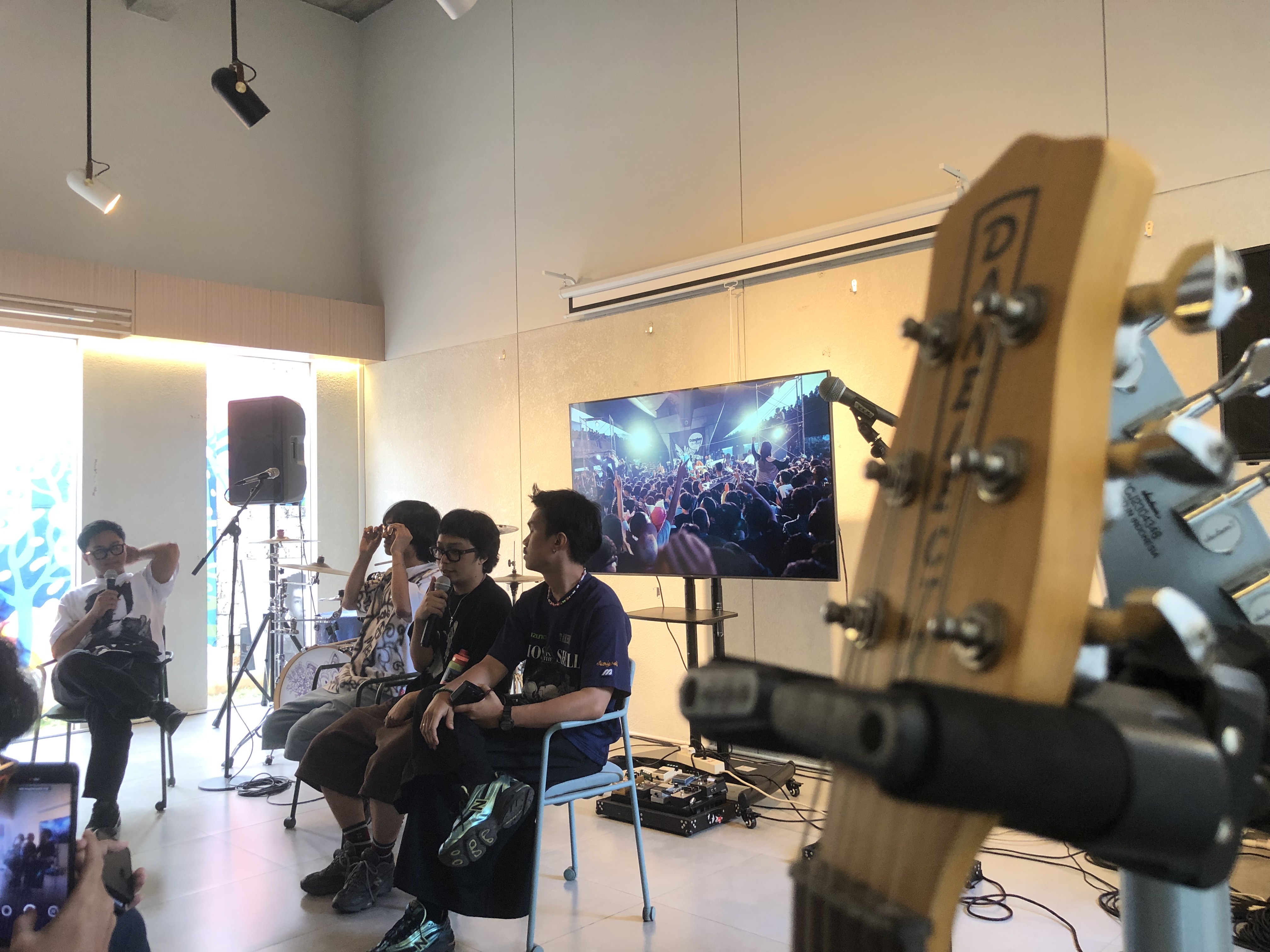 Dongker Ungkap Makna 'Melankolia Radikal', Album tentang Kesedihan yang Mengakar