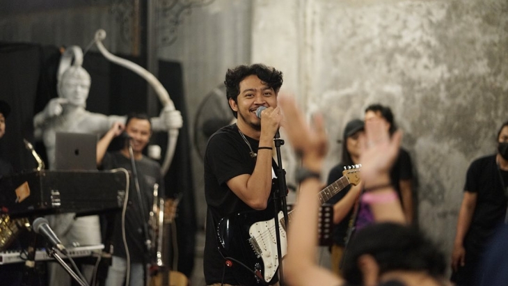 Lagu To The Bone pecahkan rekor baru. (Foto: instagram/@pamunqkas)