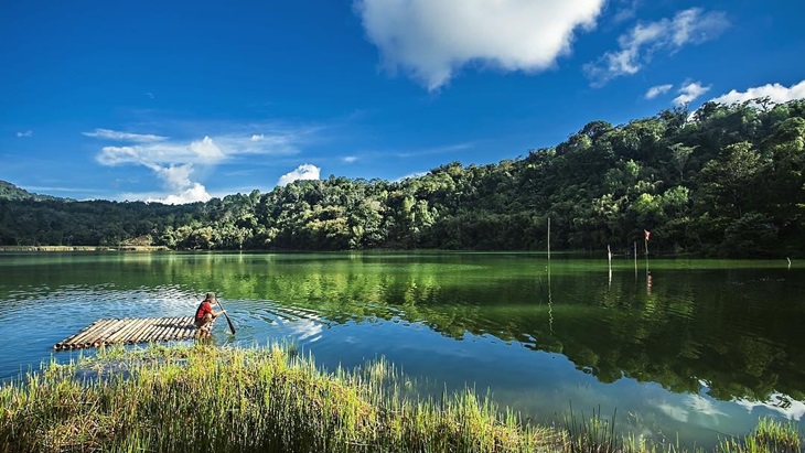 Mengenal Danau Linow yang Airnya Dapat Berubah Warna