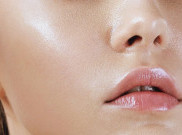 Makeup Awet di Wajah Berminyak dengan Trik Ini