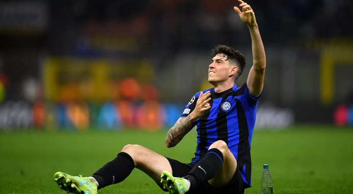 Evan Ndicka Masuk Radar Barcelona, Opsi Darurat Jika Gagal Daratkan Alessandro Bastoni ke Camp Nou