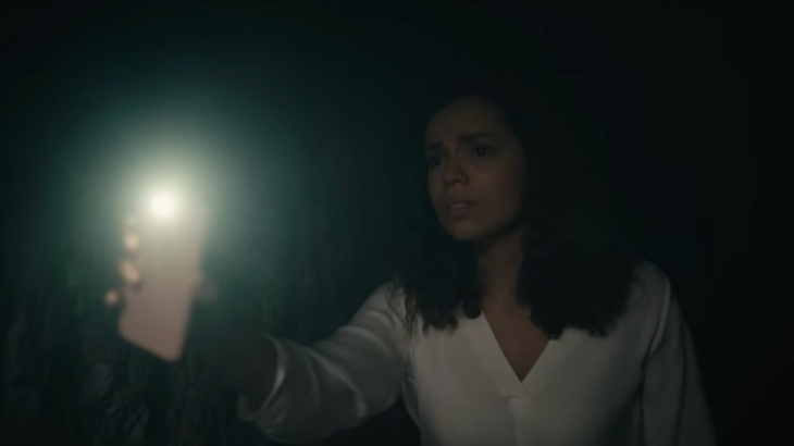 Debut Film Horor ‘Barbarian’ Berhasil Duduki Puncak Box Office AS