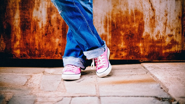 Keseringan Pakai Sneakers, Jamur Kaki Mengintai
