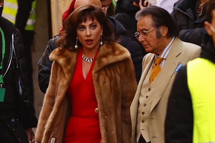 Keluarga Besar Gucci Kecawa dengan Film 'House of Gucci'