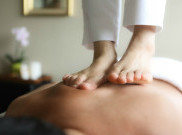 Pijat Injak Punggung Ternyata Bahaya Bagi Kesehatan