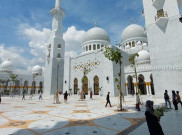 Atap Bocor, Pembukaan Masjid Sheikh Zayed Solo untuk Umum Molor