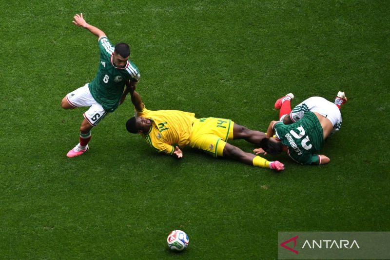 Terpuruk di Dasar Klasemen, 2 Kartu Merah Tambah Derita Afsel di Laga Pembuka Piala Dunia