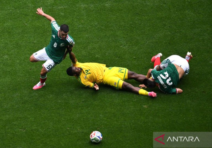 Terpuruk di Dasar Klasemen, 2 Kartu Merah Tambah Derita Afsel di Laga Pembuka Piala Dunia