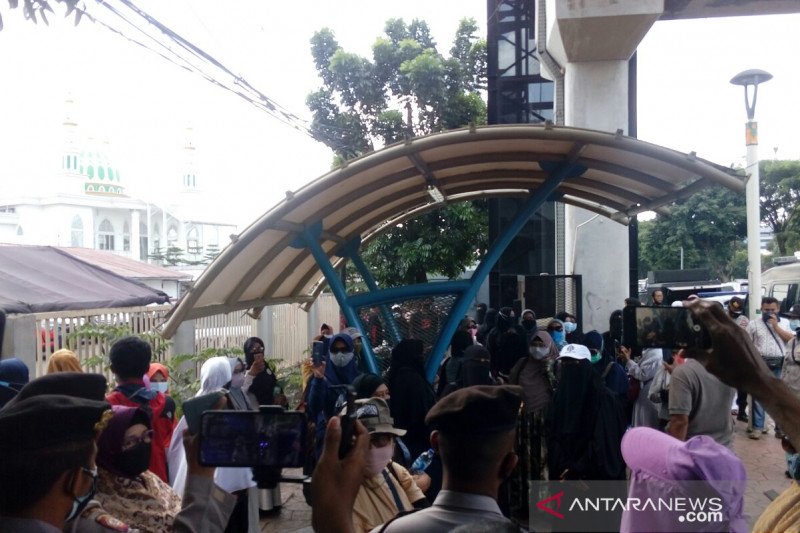 Kukuh Sidang Offline, Rizieq Shihab Imbau Pendukungnya Taati Prokes di Persidangan