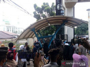 Rizieq Dihadirkan di Ruang Sidang, Kuasa Hukum Diberi Peringatan Serius