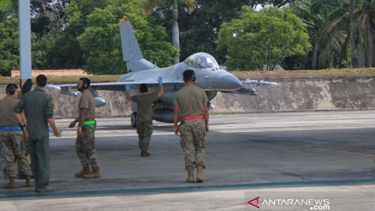 Enam Pesawat Tempur F-16 Milik AS Terbang di Langit Pekanbaru