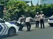 2 Polisi Dihukum Jump Squat Karena Telat Amankan Kepulangan Perdana Menteri Malaysia