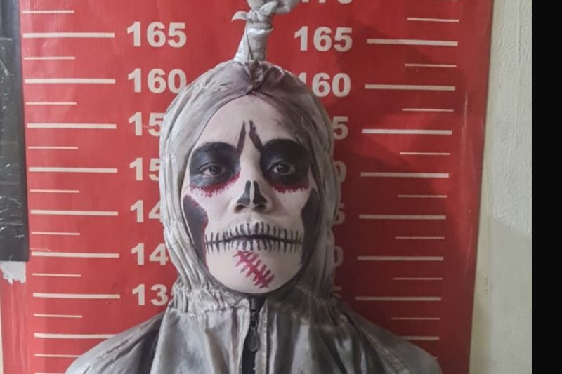 Emak-Emak Sampai Pingsan Ketakutan Gara-Gara Aksi 3 Pengamen Berkostum Pocong Jakut