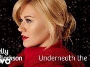 'Underneath the Tree', Lagu Natal Hangat Kelly Clarkson yang Selalu Menghiasi Musim Liburan