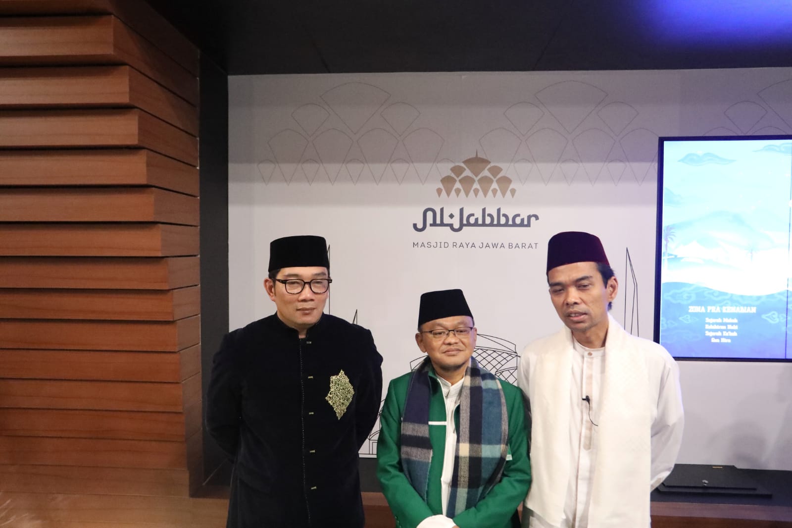 Ridwan Kamil Ajak UAS Kunjungi Galeri Rasulullah SAW di Masjid Raya Al Jabbar