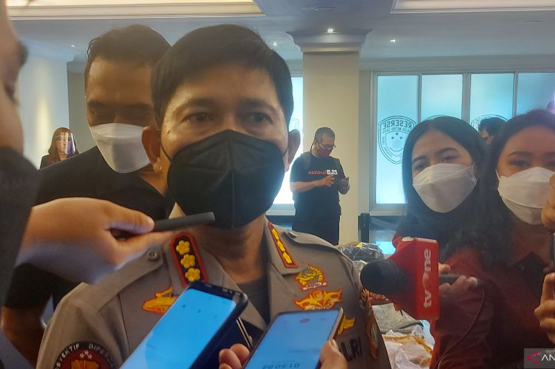 Kepala Bidang Humas Polda Metro Jaya Kombes Pol Endra Zulpan saat ditemui di Gedung Ditreskrimum Polda Metro Jaya, Jakarta, Kamis (11/8/2022). ANTARA/Yogi Rachman