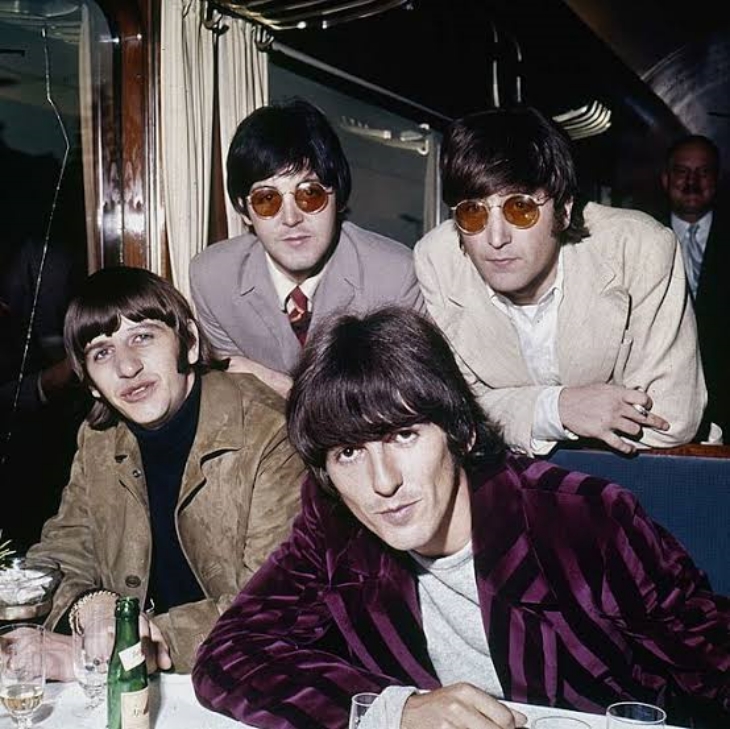 The Beatles musisi legendaris dunia. (Foto: CR Fashion Book