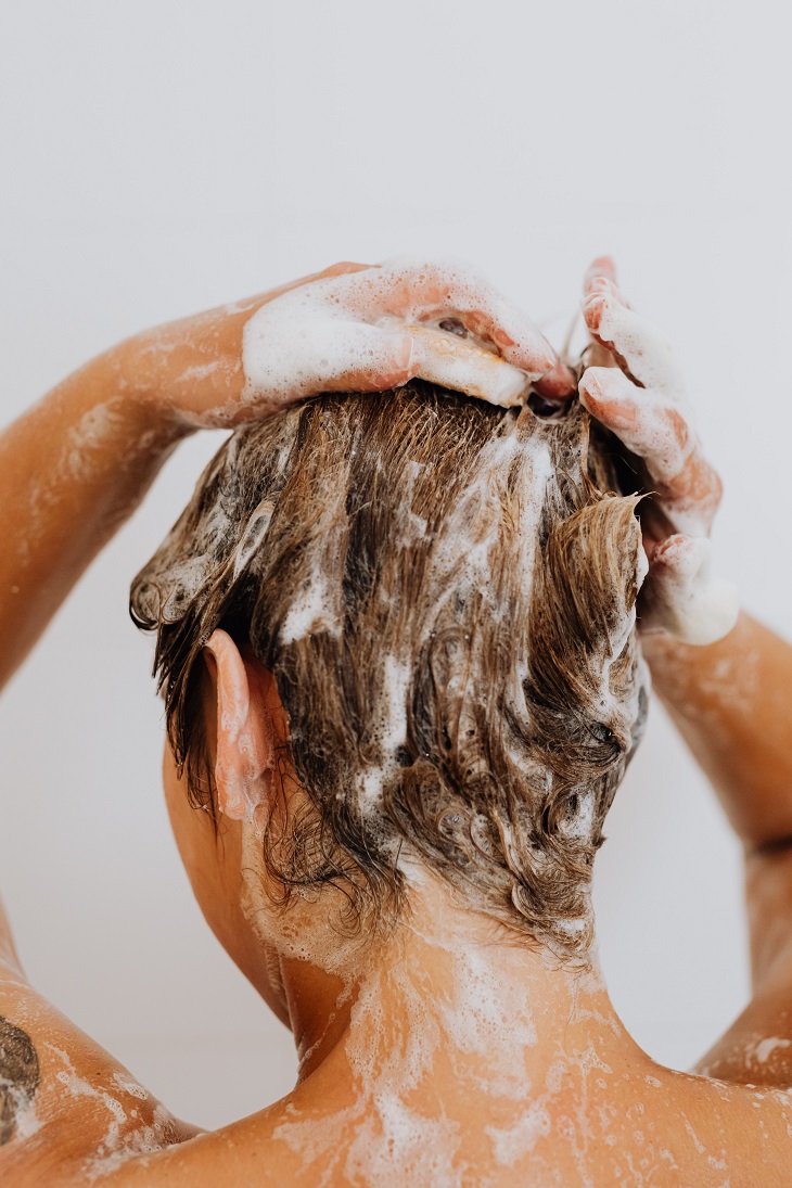 rambut di-bleaching