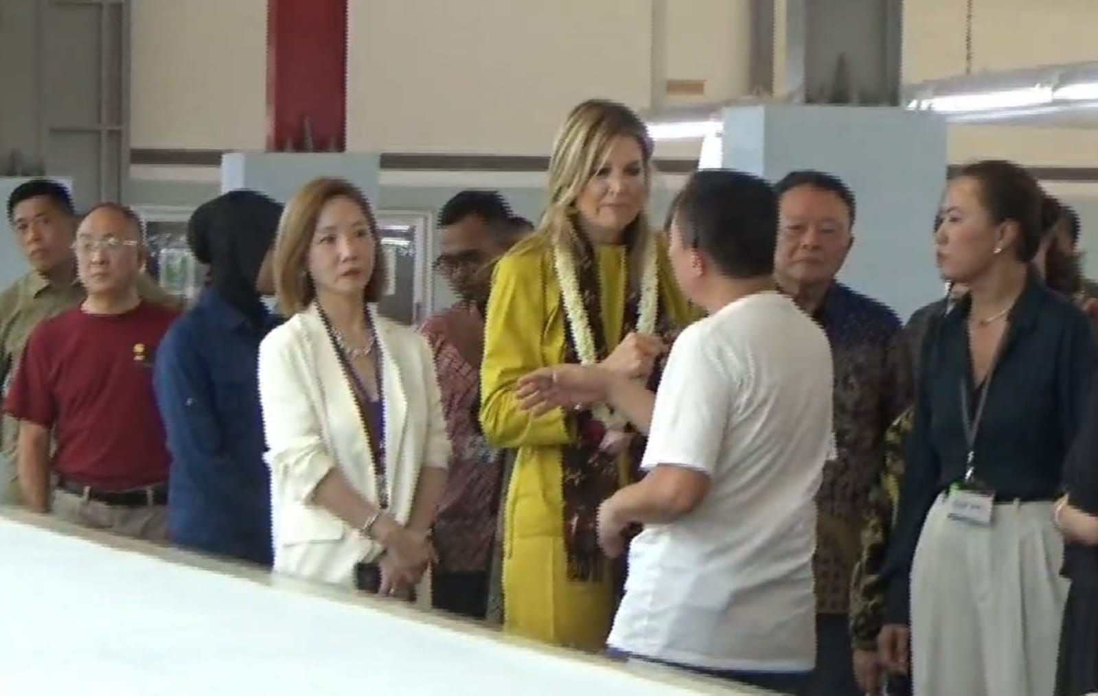 Ratu Belanda Maxima Cek Kualitas Hidup Buruh Pabrik Tekstil