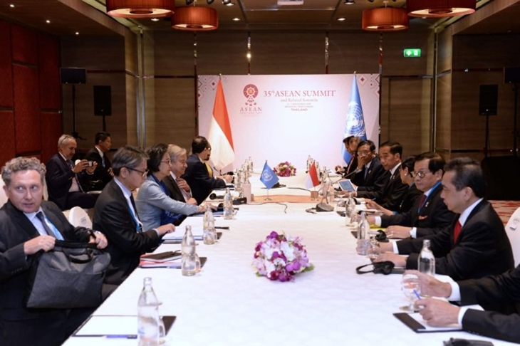 Presiden Jokowi berbicara pada sesi Pleno KTT ke-35 ASEAN yang digelar di Impact Exhibition and Convention Center, Bangkok, Thailand pada Sabtu (2/11). Biro Pers Media dan Informasi Setprea RI.