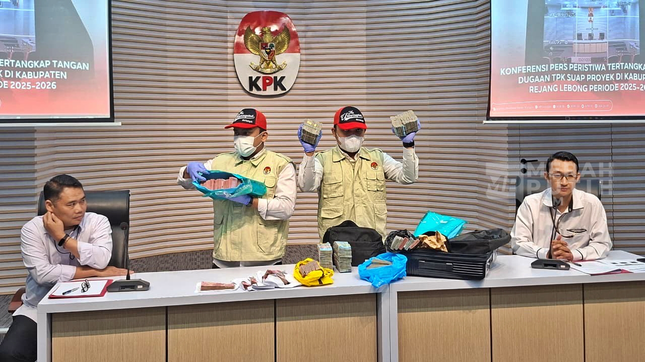 OTT Bupati Rejang Lebong, KPK Sita Uang Rp 756 Juta dari Mobil hingga Koper