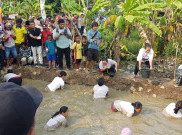 Cara Unik Ratusan Emak-Emak Deklarasikan Dukung Jokowi-Ma'ruf