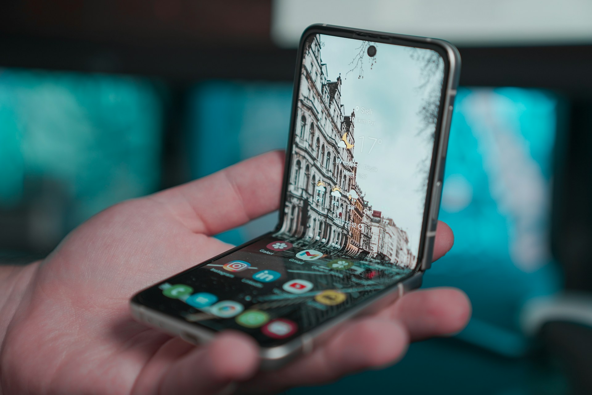 4 Ponsel Lipat yang Layak Dinantikan pada 2025, Ada Huawei Lagi?