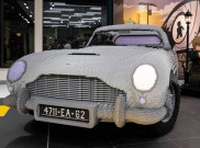 Lego Buat Replika Skala 1:1 Aston Martin DB5
