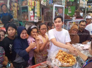 Gibran Blusukan di Pasar Bagikan Kalender, Purnomo Blusukan Pantau Harga Sembako