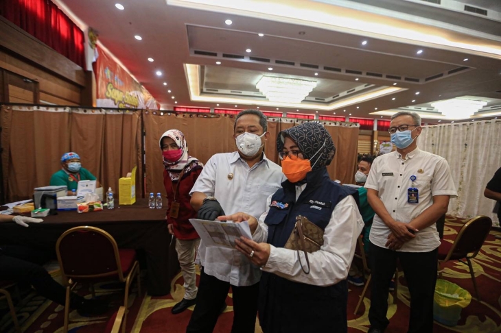 Vaksinasi COVID-19 di Bandung. (Foto: Humas Bandung)