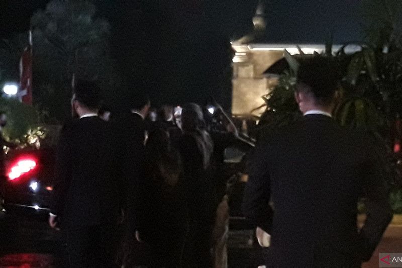 Presiden Jokowi Pimpin Upacara Apel Kehormatan di TMP Kalibata