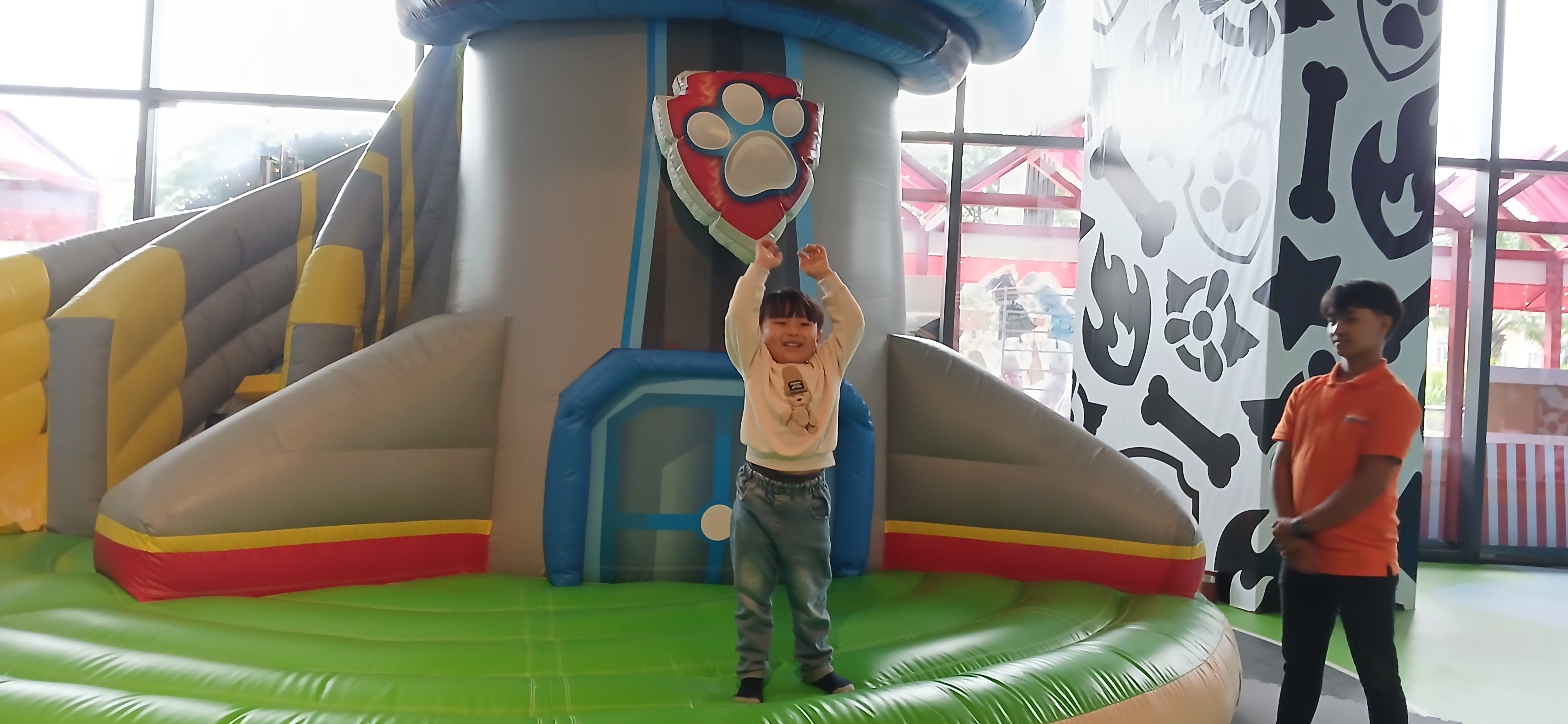 Keseruan Paw Patrol Adventure Bay Bounce di Carstensz Mall, Mari Ajak Anak Liburan!