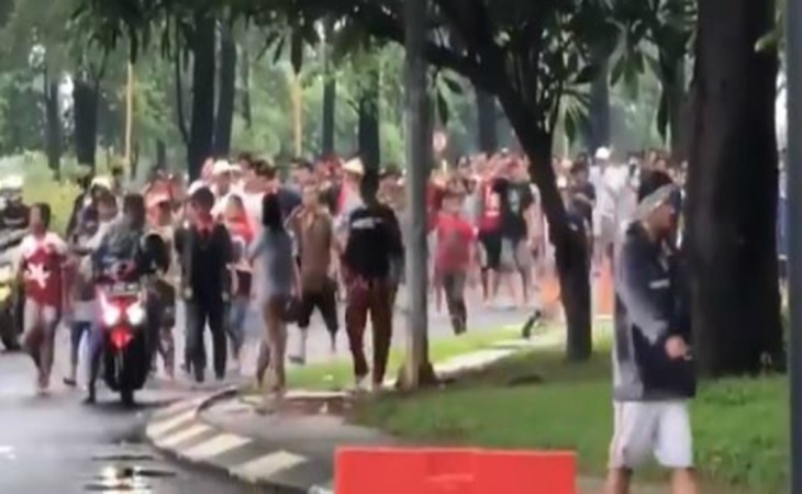 Warga mengamuk di AEON Mall Cakung Jakarta Timur