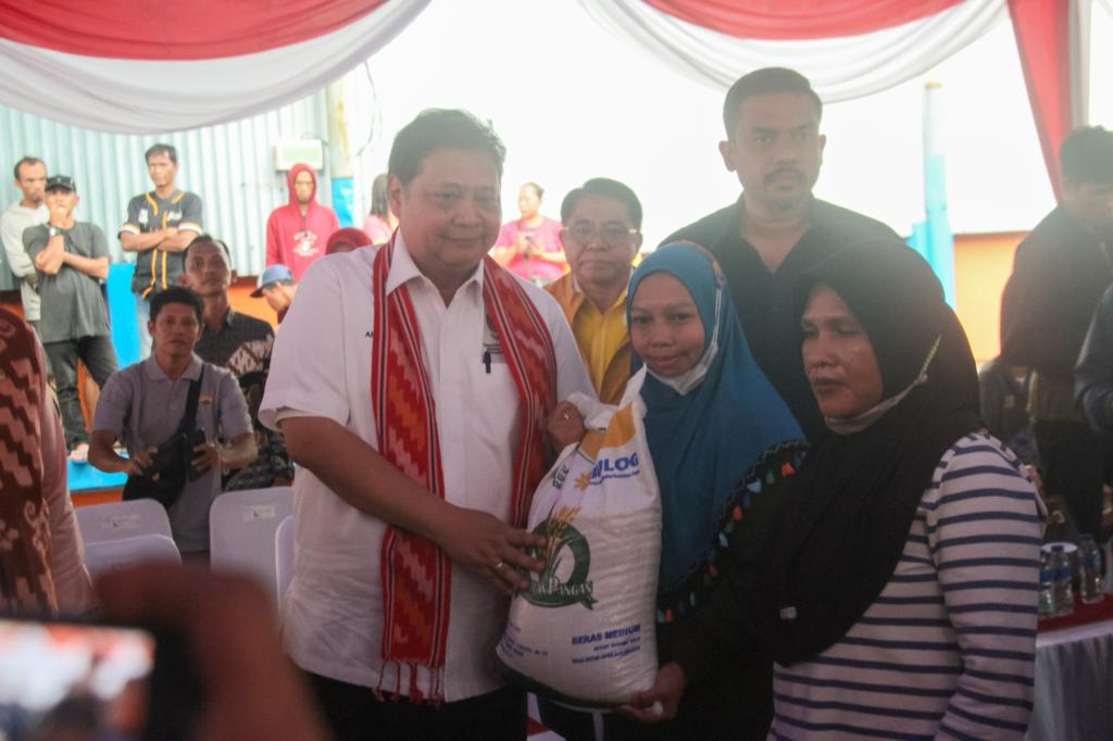 Airlangga Tegaskan Bansos Tidak Bisa Berhenti Karena Ada Pemilu