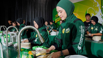 Meriahkan Hari Kartini Aksi Para Ibu Adu Cepat Cuci Piring Secepat Kereta Whoosh